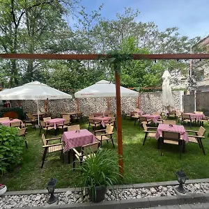 Alloggio in famiglia House Of Tourists Garden And, Bucarest